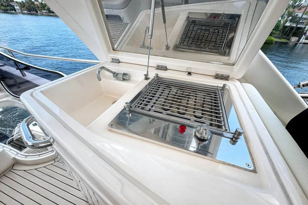 Yacht Photo 17